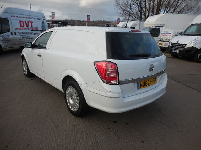 2012 VAUXHALL ASTRA 1.7 CDTI CLUB image 4