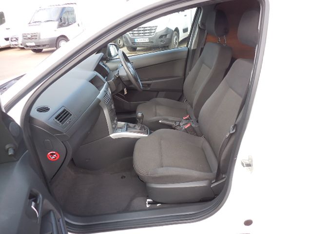 2012 VAUXHALL ASTRA 1.7 CDTI CLUB image 6