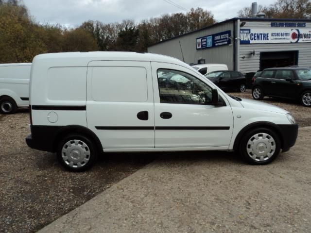 2009 Vauxhall Combo 1.3CDTi image 3