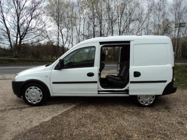 2009 Vauxhall Combo 1.3CDTi image 4