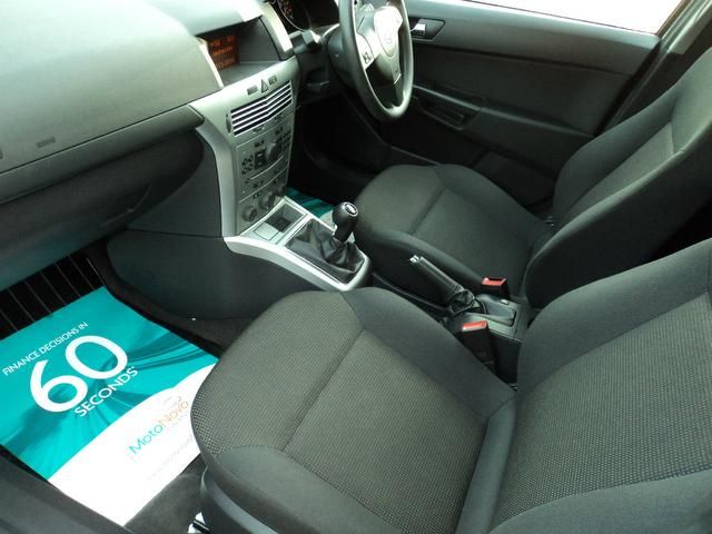 2012 Vauxhall Astravan 1.7CDTi Club image 7