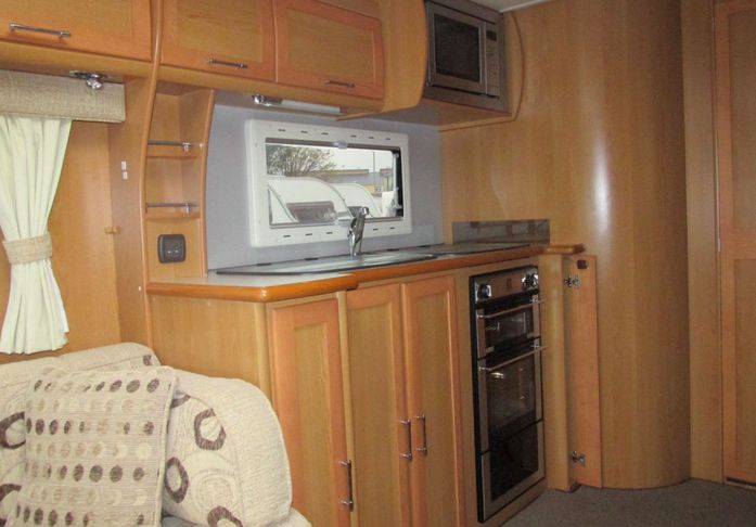 2009 Compass Omega 482 image 5