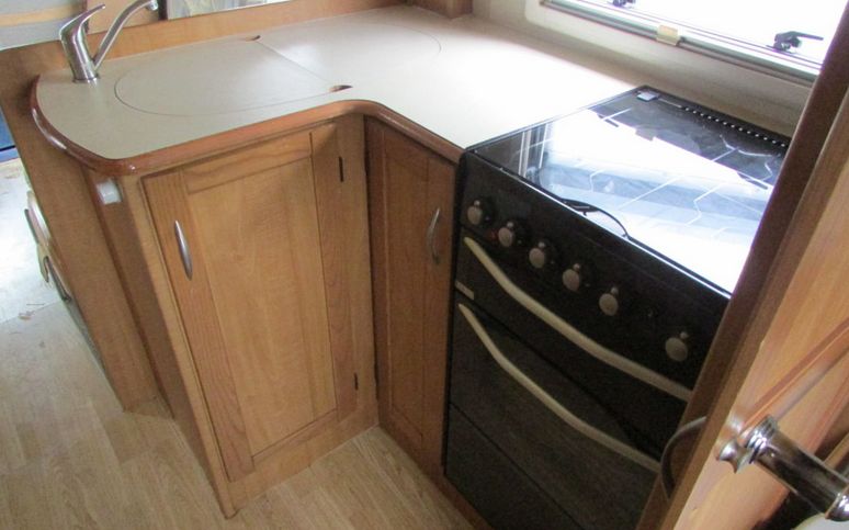 2003 Auto-Trail Cheyenne 635 SE image 8