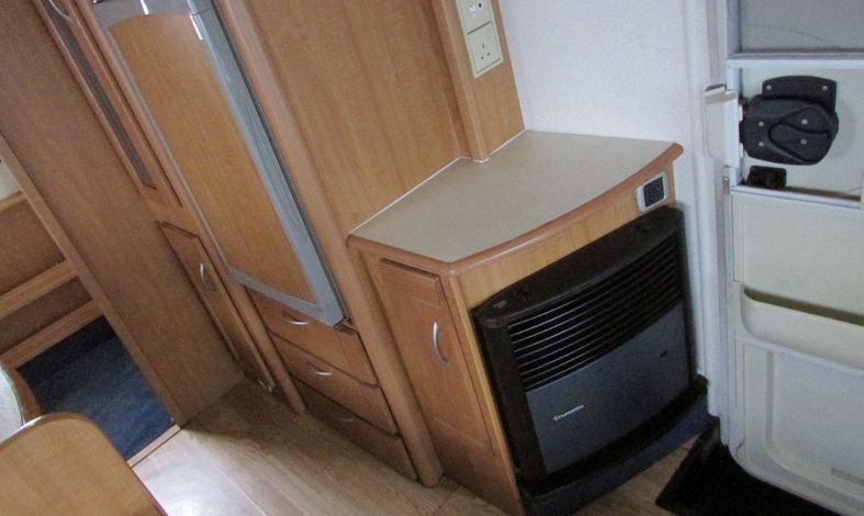 2003 Auto-Trail Cheyenne 635 SE image 9