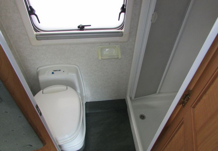 2002 Auto-Trail Cheyenne 630 LB image 9