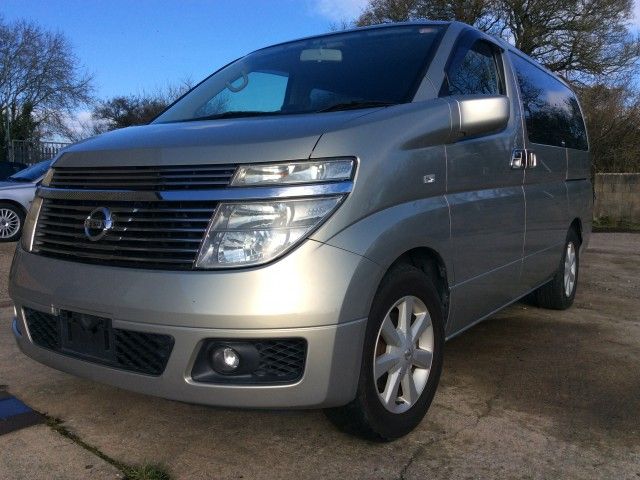 2002 Nissan Elgrand image 1