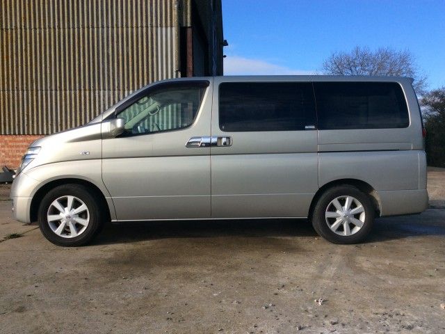 2002 Nissan Elgrand image 2