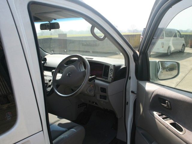 2004 Nissan Elgrand Highwaystar Campertop image 7
