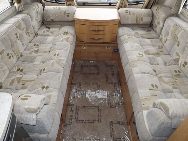 2010 Coachman Vip 460 image 3