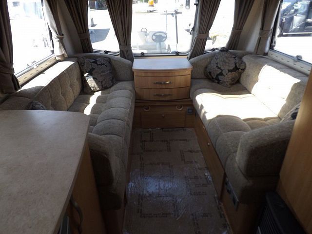 2010 Coachman Laser 655 image 4