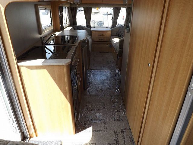 2010 Coachman Laser 655 image 7