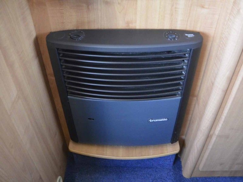 2004 Auto-trail 600 image 8