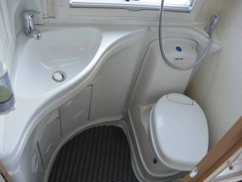 2005 Auto-sleeper Nuevo ES image 9