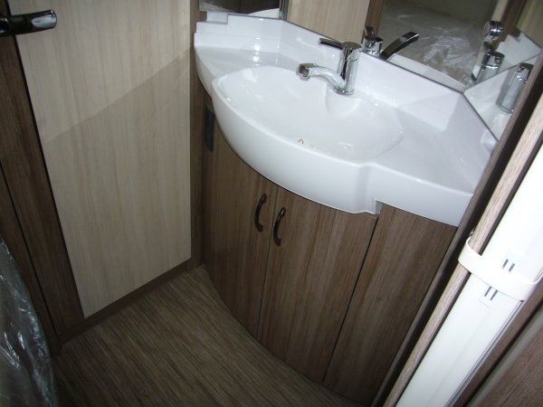 2014 HOBBY Deluxe 460 Ufe image 8