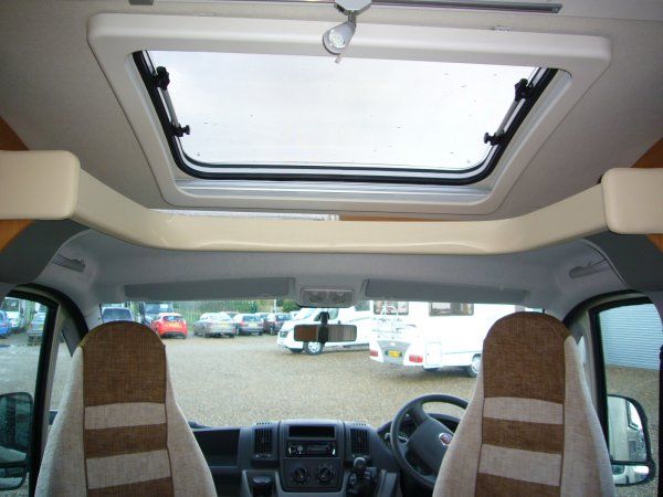 2010 Burstner Nexxo T569 image 8