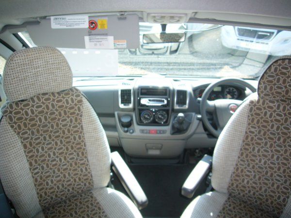 2011 Autotrail Excel 670B image 6