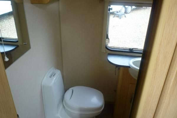 2010 Coachman Amara 560/4 image 6