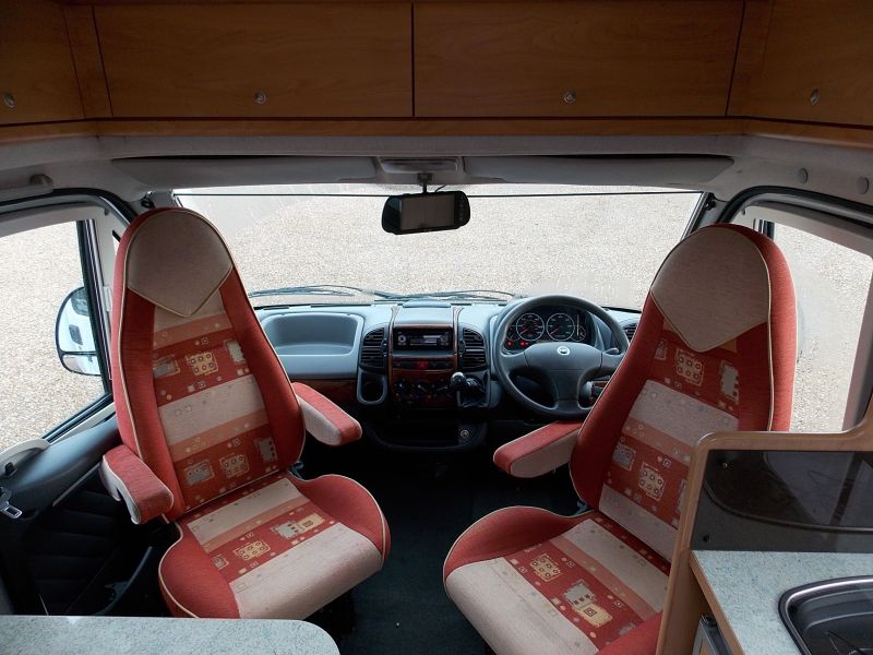 2004 Burstner T585 2.3JTD image 4