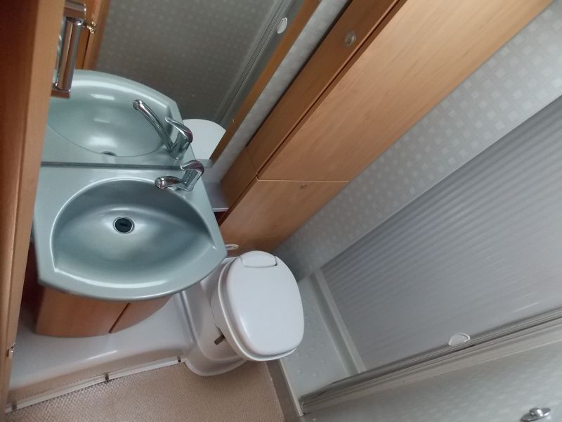 2004 Burstner T585 2.3JTD image 10