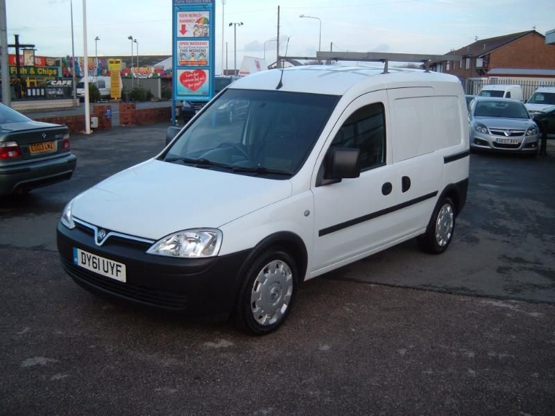 2011 Vauxhall Combo 2000 Cdti 16v image 1