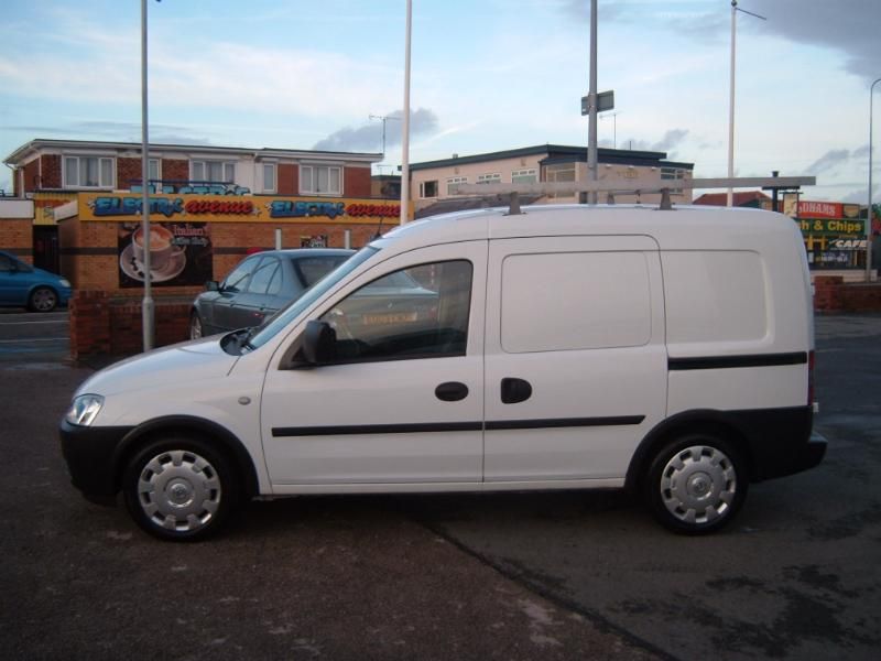 2011 Vauxhall Combo 2000 Cdti 16v image 2
