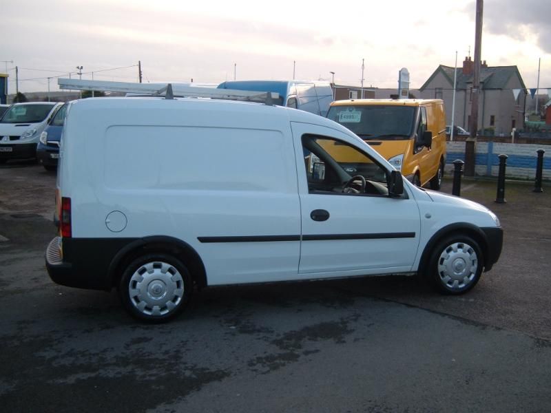 2011 Vauxhall Combo 2000 Cdti 16v image 4