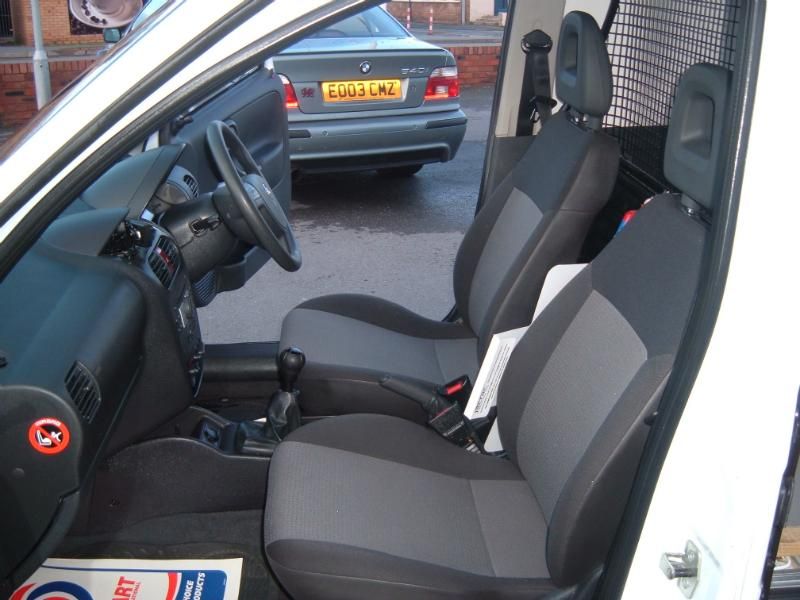 2011 Vauxhall Combo 2000 Cdti 16v image 9