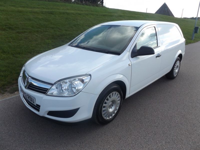 2012 Vauxhall Astra 1.7CDTi Ecoflex image 3