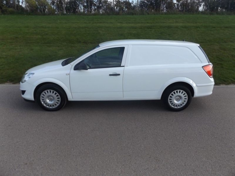 2012 Vauxhall Astra 1.7CDTi Ecoflex image 5