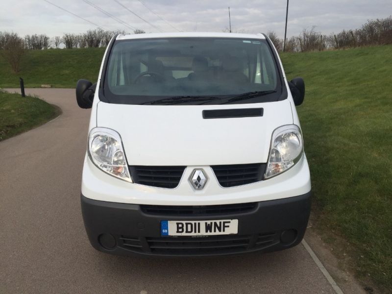 2011 Renault Trafic SL27 dCi image 2
