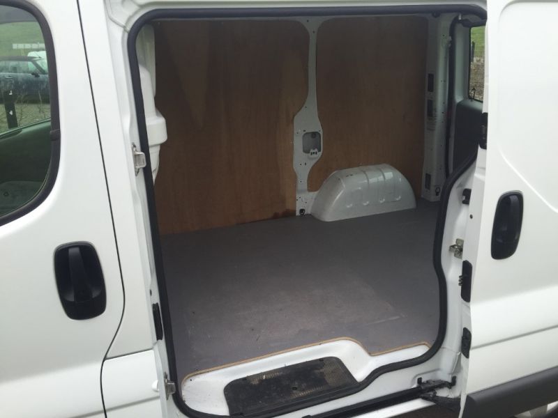 2011 Renault Trafic SL27 dCi image 8