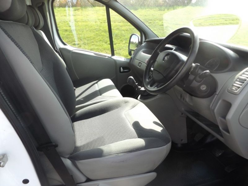 2011 Vauxhall Vivaro 2900 CDTi image 6