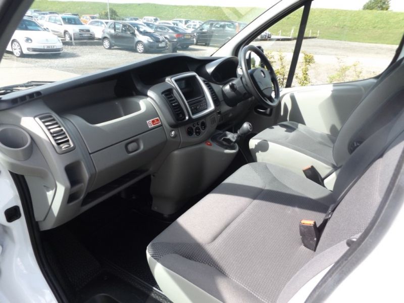 2011 Vauxhall Vivaro 2900 CDTi image 7