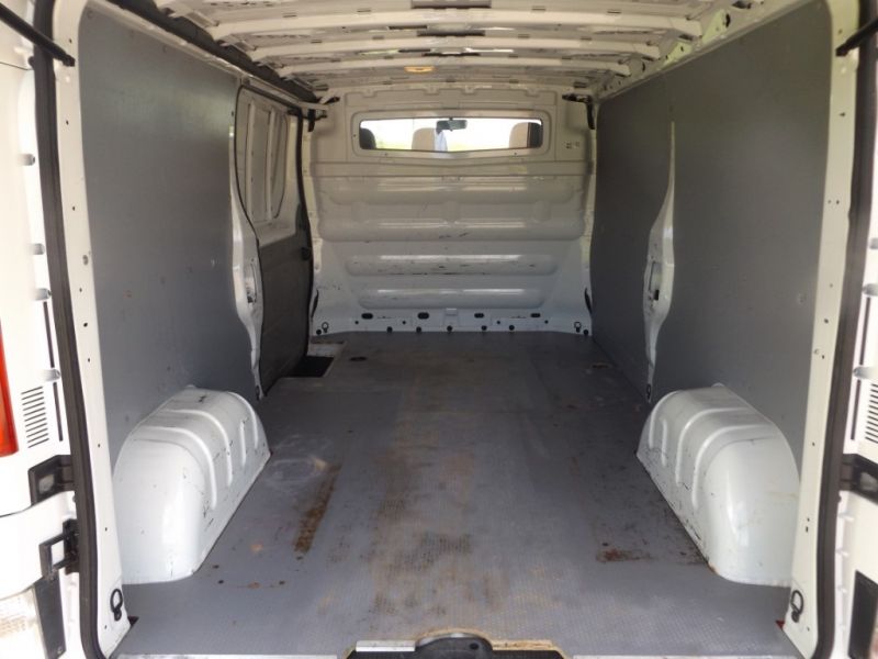 2011 Vauxhall Vivaro 2900 CDTi image 8