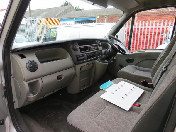 2004 Vauxhall Movano 3300 2.5CDTI image 8