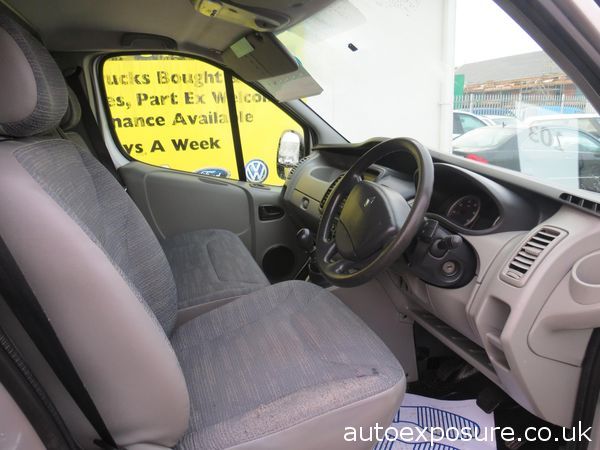 2011 Renault Trafic 2.0 image 4