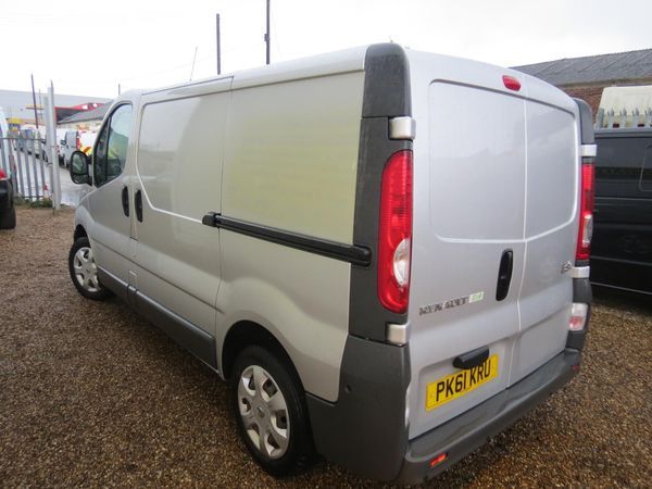 2011 Renault Trafic SL27dCi image 3