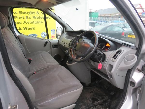 2011 Renault Trafic SL27dCi image 4