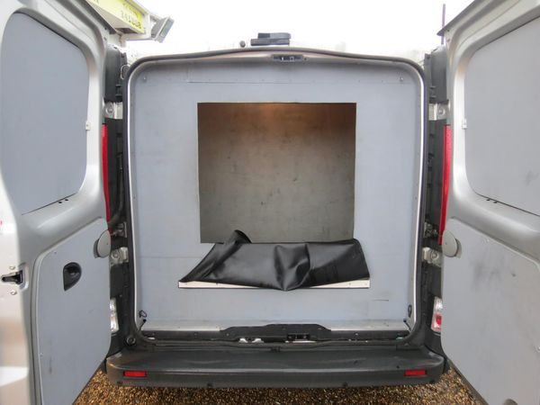 2011 Renault Trafic SL27dCi image 5