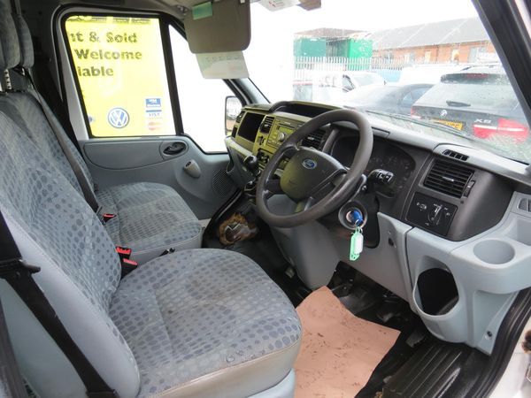 2009 Ford Transit Medium Roof image 4