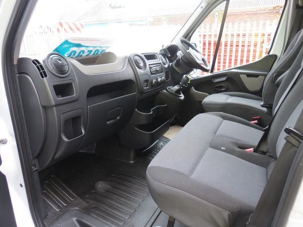 2010 Renault Master LM35dCi image 7