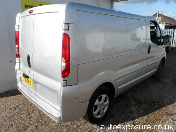 2011 Vauxhall Vivaro 2.0CDTI image 4