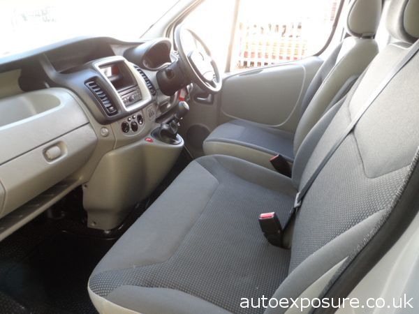 2011 Vauxhall Vivaro 2.0CDTI image 6