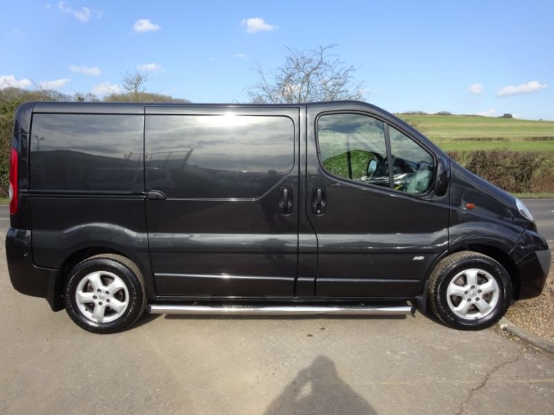 2011 Vauxhall Vivaro 2700 CDTi Sportive image 4