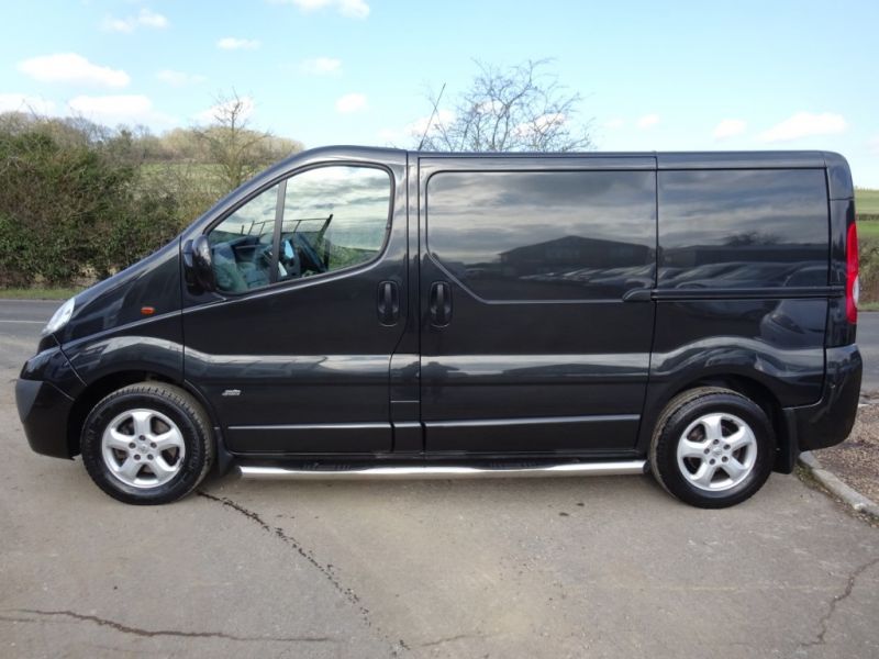 2011 Vauxhall Vivaro 2700 CDTi Sportive image 5