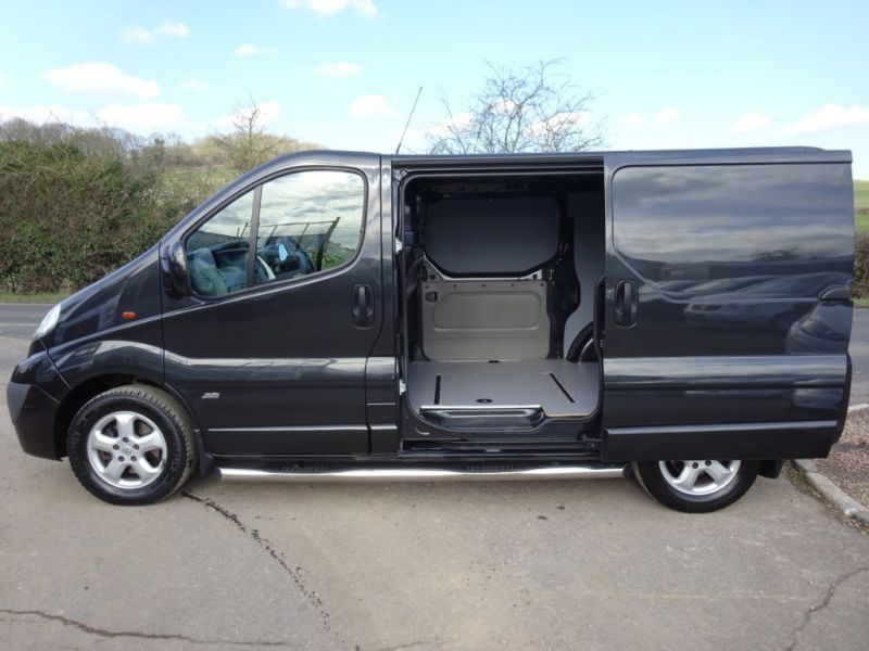 2011 Vauxhall Vivaro 2700 CDTi Sportive image 6