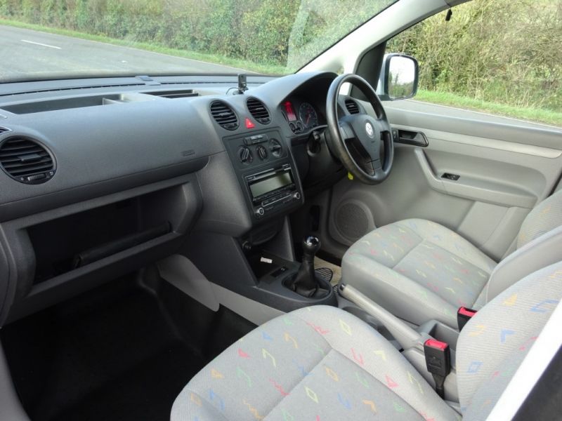 2010 Volkswagen Caddy C20 TDi 104 Custom Van image 9