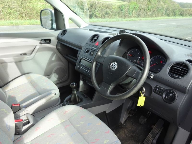 2010 Volkswagen Caddy C20 TDi 104 Custom Van image 10