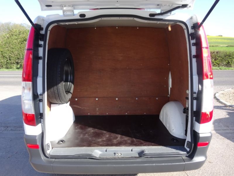 2010 Mercedes-Benz Vito 115 Cdi Crew Van image 7
