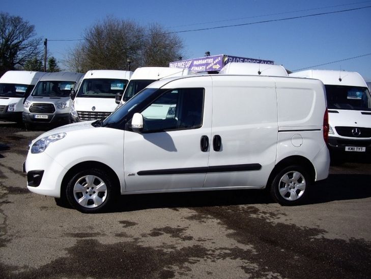 2014 Vauxhall Combo 2000 CDTi Sportive image 3